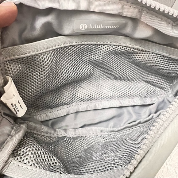 Lululemon everyday belt bag in silver - Picture 6 of 6
